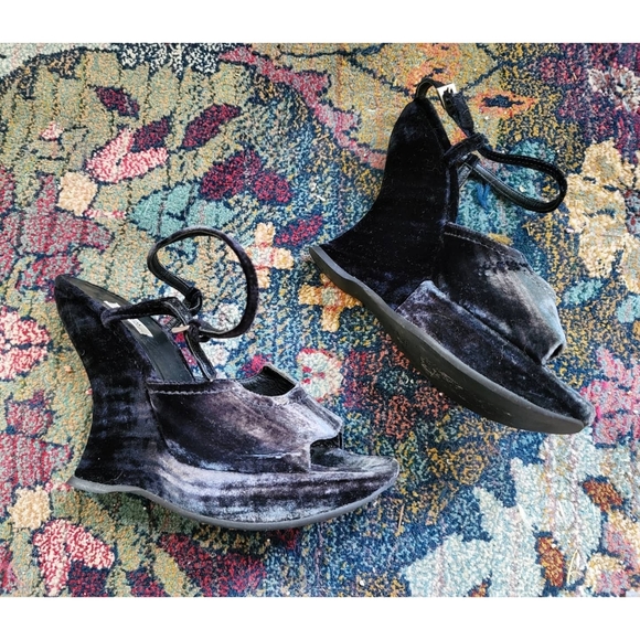 Vintage Prada Crushed Velvet Wedges - Picture 2 of 4